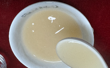 多少媽媽栽在輔導(dǎo)作業(yè)上！姥姥端來的一杯溫?zé)嵊袡C(jī)葛根粉，竟成了情緒 “滅火器”